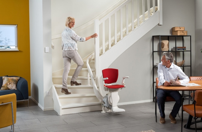 Questa scala rimane accessibile perché il montascale è posizionato nella curva interna.
