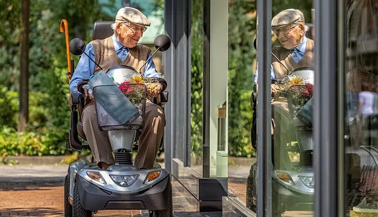 Strumento di assistenza per anziani in materia di mobilita